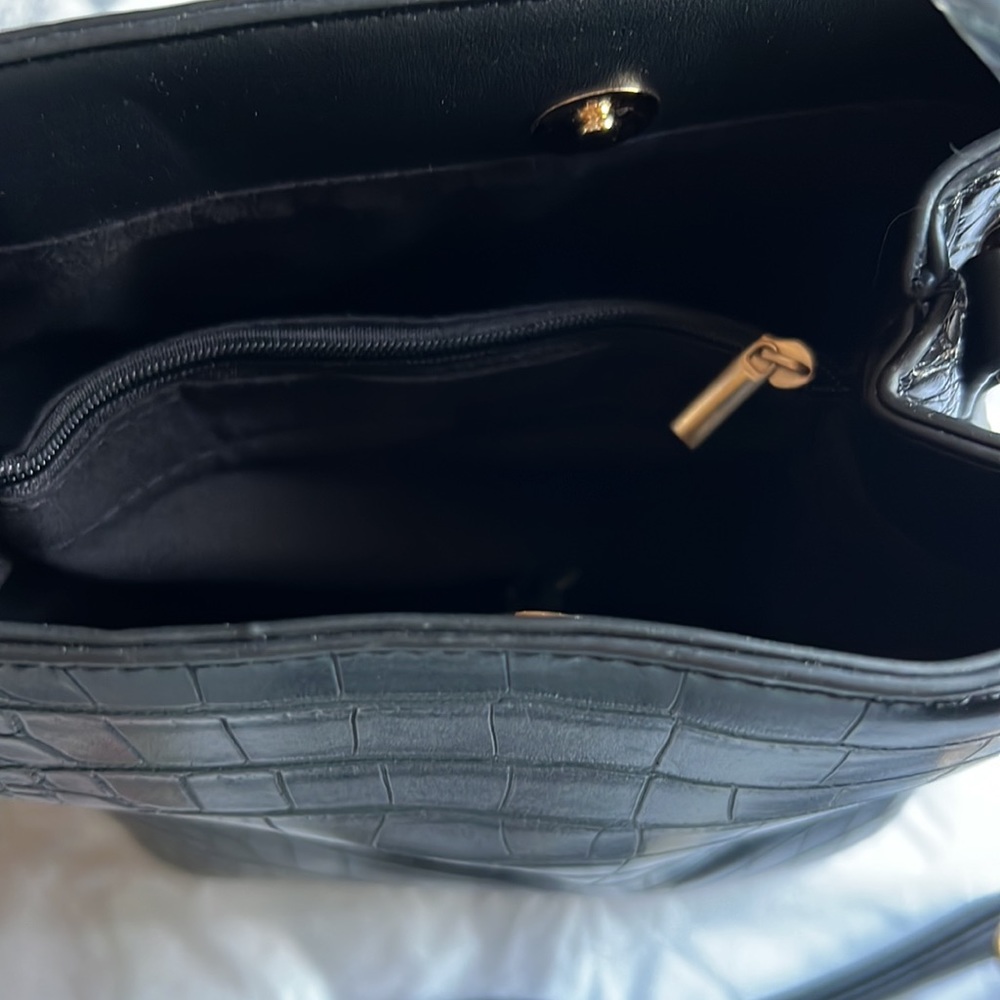 AOTA Bucket Bag - Picture 5 of 10